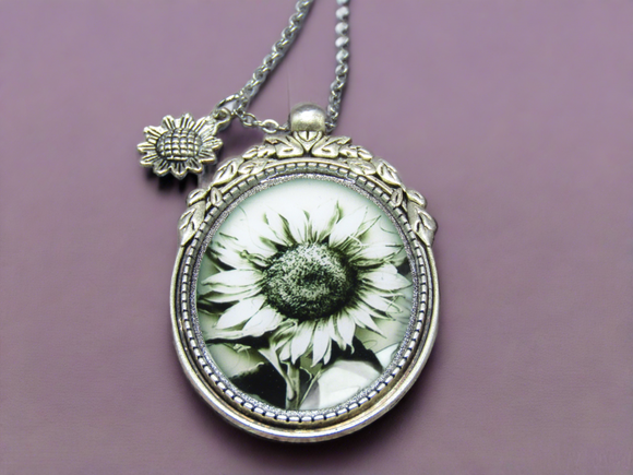 Monochrome Bloom: Black and White Sunflower Necklace