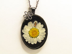 White Daisy & Bee Necklace